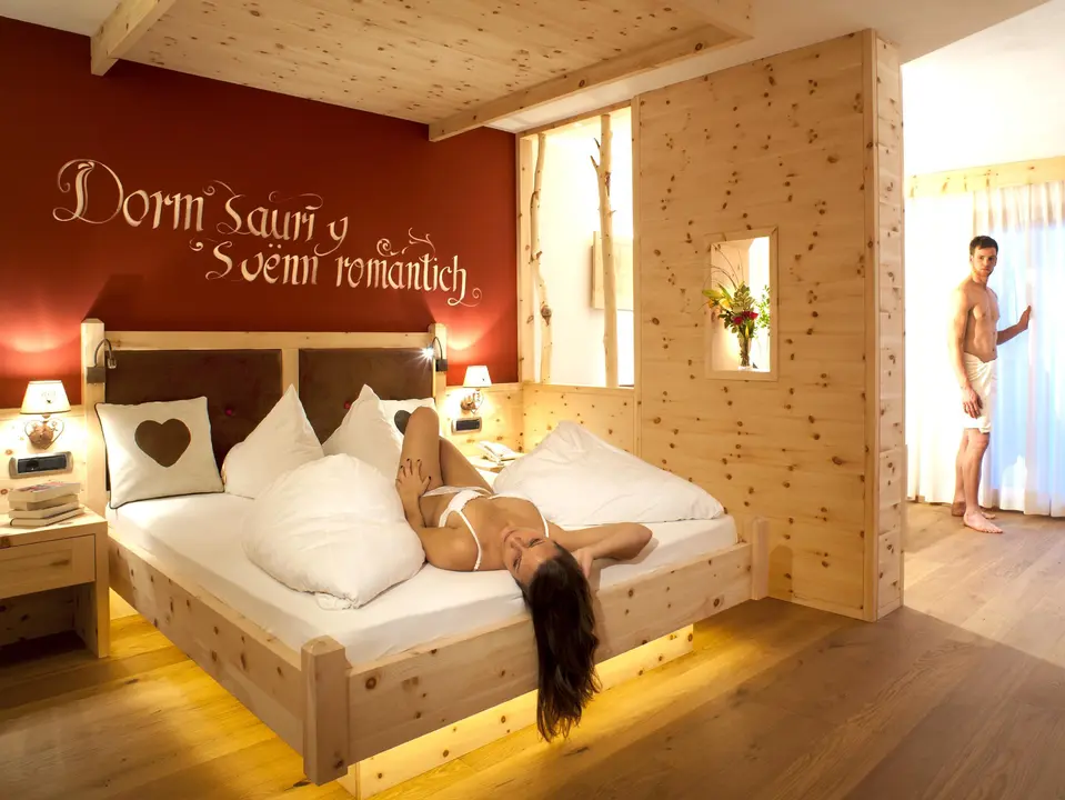 The best romantic spots to take your escort in Paris